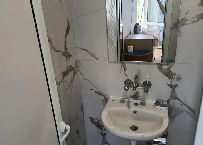 Πανσιόν Eli Μπαλτσίκ