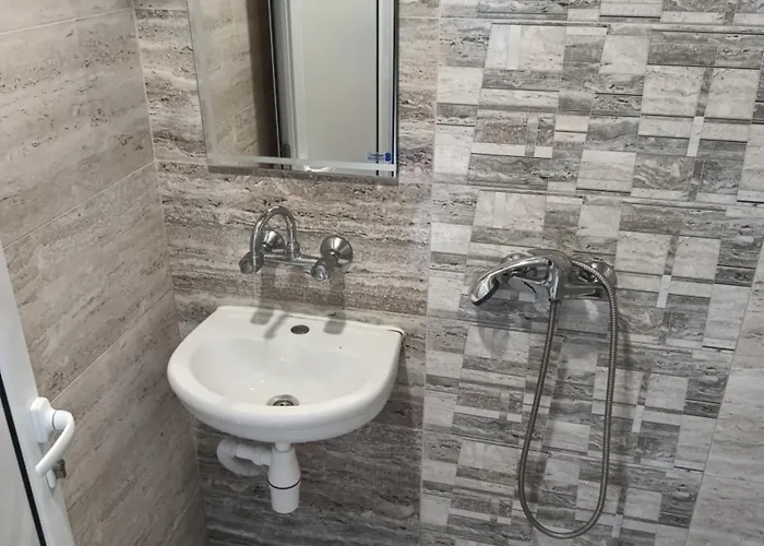 Πανσιόν Eli Μπαλτσίκ